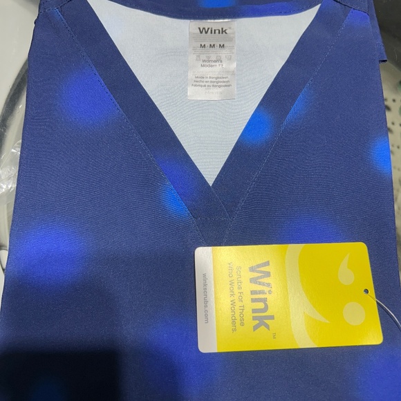 Wink 3-Pocket Graffiti Blots V-Neck Print Top NWT Wink - Picture 1 of 3